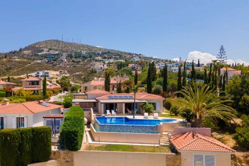 4 Bedroom Bungalow in Tala, Paphos | p71800 | catalog