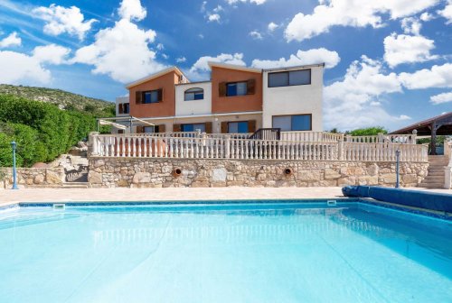 4+1 Bedroom Villa in Tala, Paphos