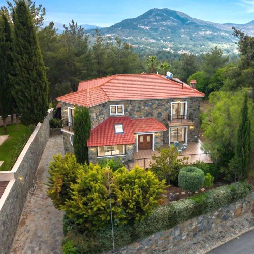 5 Bedroom Villa in Moniatis, Limassol