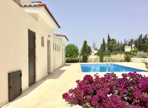 Таунхаус с 2 спальнями в районе Корал Бэй, Пафос