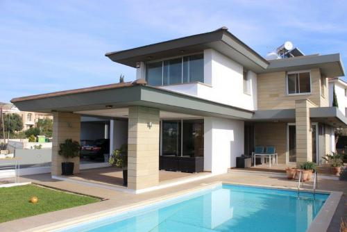 4 Bedroom Villa in Pafos | 58400 | marketplaces