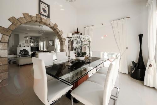4 Bedroom Villa in Kamares, Pafos | 60100 | catalog