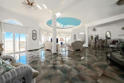 5 Bedroom Villa in Tala, Pafos
