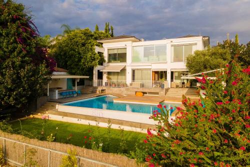 6 Bedroom Villa in Limassol | 75600 | marketplaces